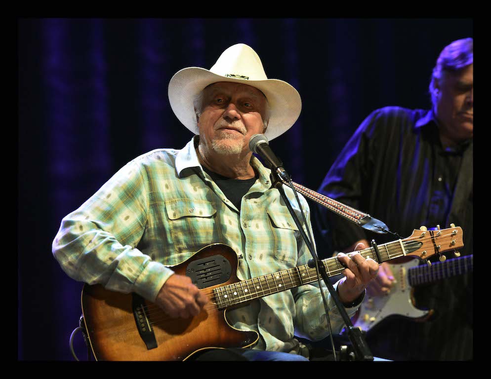 Amuseren Sceptisch Soedan THROUGH THE LENS: Let's Go to Luckenbach, Texas … With Jerry Jeff Walker,  Bobby Bare, and More - No Depression