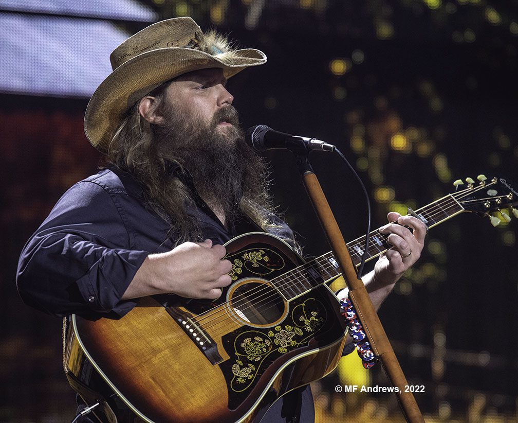 Country star Chris Stapleton strips it down-home singing the national  anthem at the Super Bowl